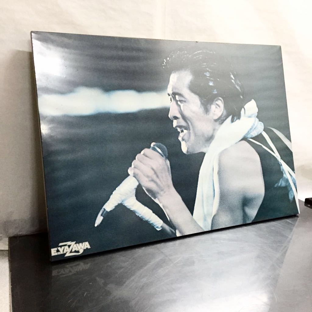 B6084 昭和レトロ モノクロ 矢沢永吉 板張り ポスター 当時物 85×60cm