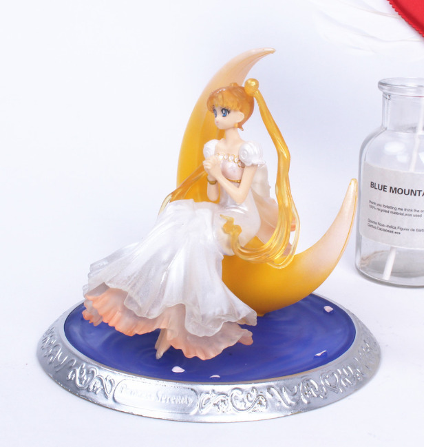 新品】月野うさぎ セーラームーン かわいい 月 フィギュア pvc