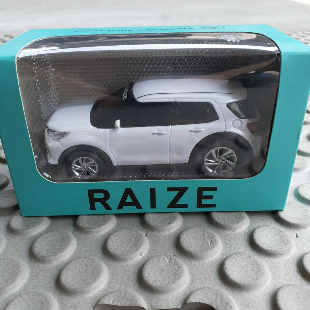 トヨタ ライズ シャイニングホワイトパール プルバックカー ミニカー　1台 トヨタ ライズ シャイニングホワイトパール プルバックカー