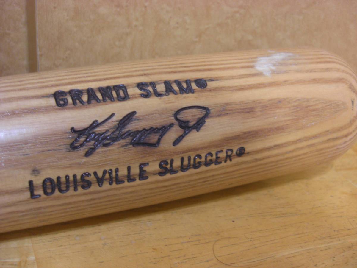 軟式 バット ケン・グリフィーJrモデル Louisville　Slugger Ken Griffey Jr. Autographed Black Louisville Slugger