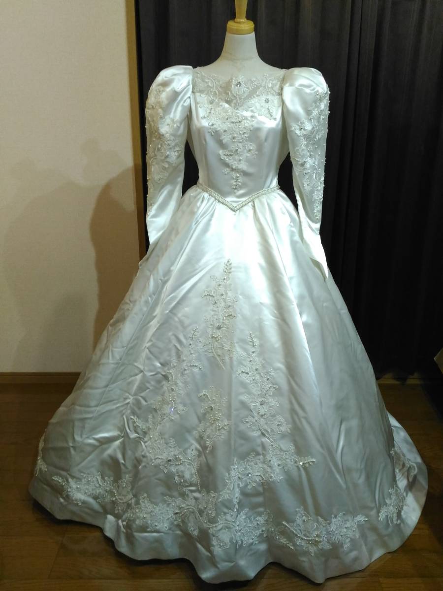 ロングスリーブのクラシカル風サテン地のウェディングドレス 約9t の落札情報詳細 ヤフオク落札価格情報 オークフリー スマートフォン版 ロングスリーブのクラシカル風サテン地のウェディングドレス 約9t の落札情報詳細 ヤフオク落札価格情報 オークフリー スマートフォン版