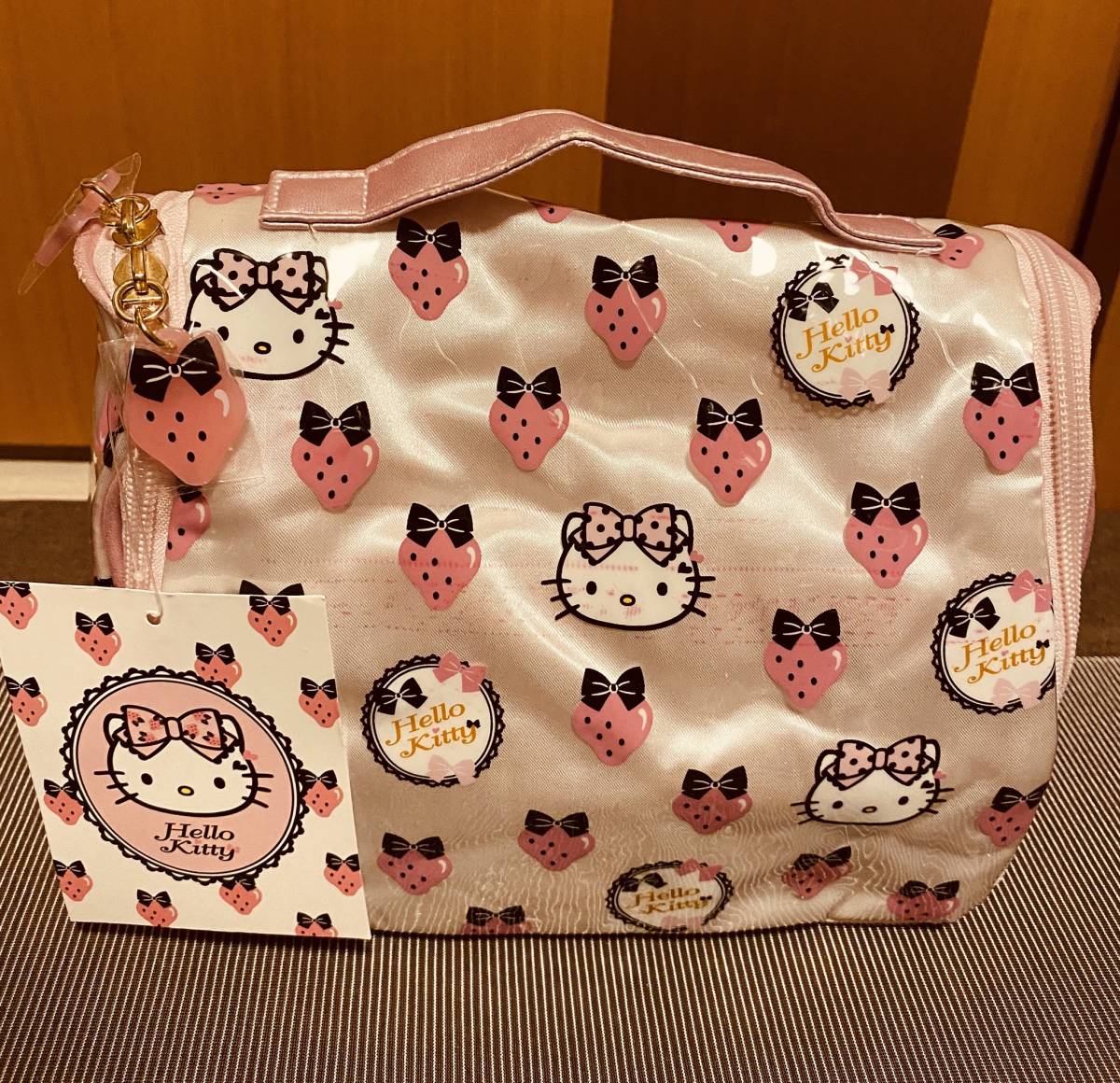 新品 キティちゃん かわいいコスメポーチ 旅行に最適 未使用 の落札情報詳細 ヤフオク落札価格情報 オークフリー スマートフォン版