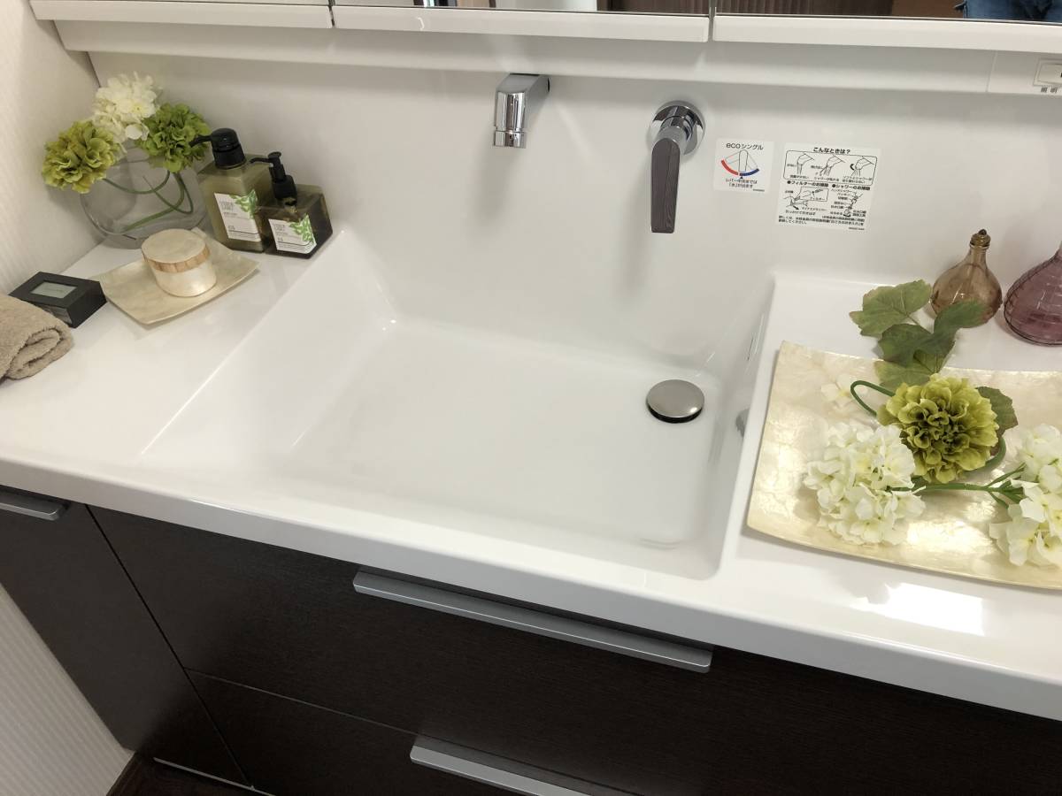 Toto 洗面化粧台 ミラーキャビネット シャワー水栓 W10 ラバトリードレッサーstシリーズ 展示品 の落札情報詳細 ヤフオク落札価格情報 オークフリー スマートフォン版