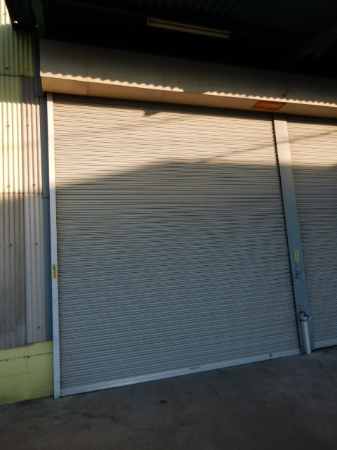最終値下げ出品！ 大型電動東洋シャッター分解撤去済み 中古 ネコタワー 引き取りに来れる方限定