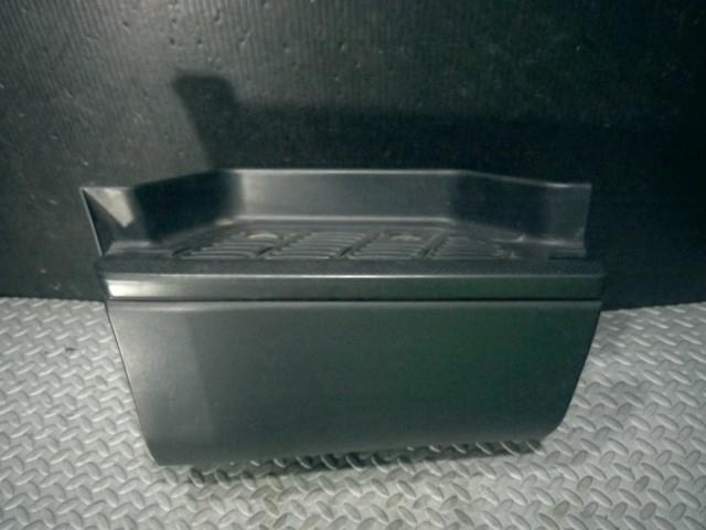 ハイエース LDF-KDH206V 右ステップカバー 1E7 51773-26022 51773
