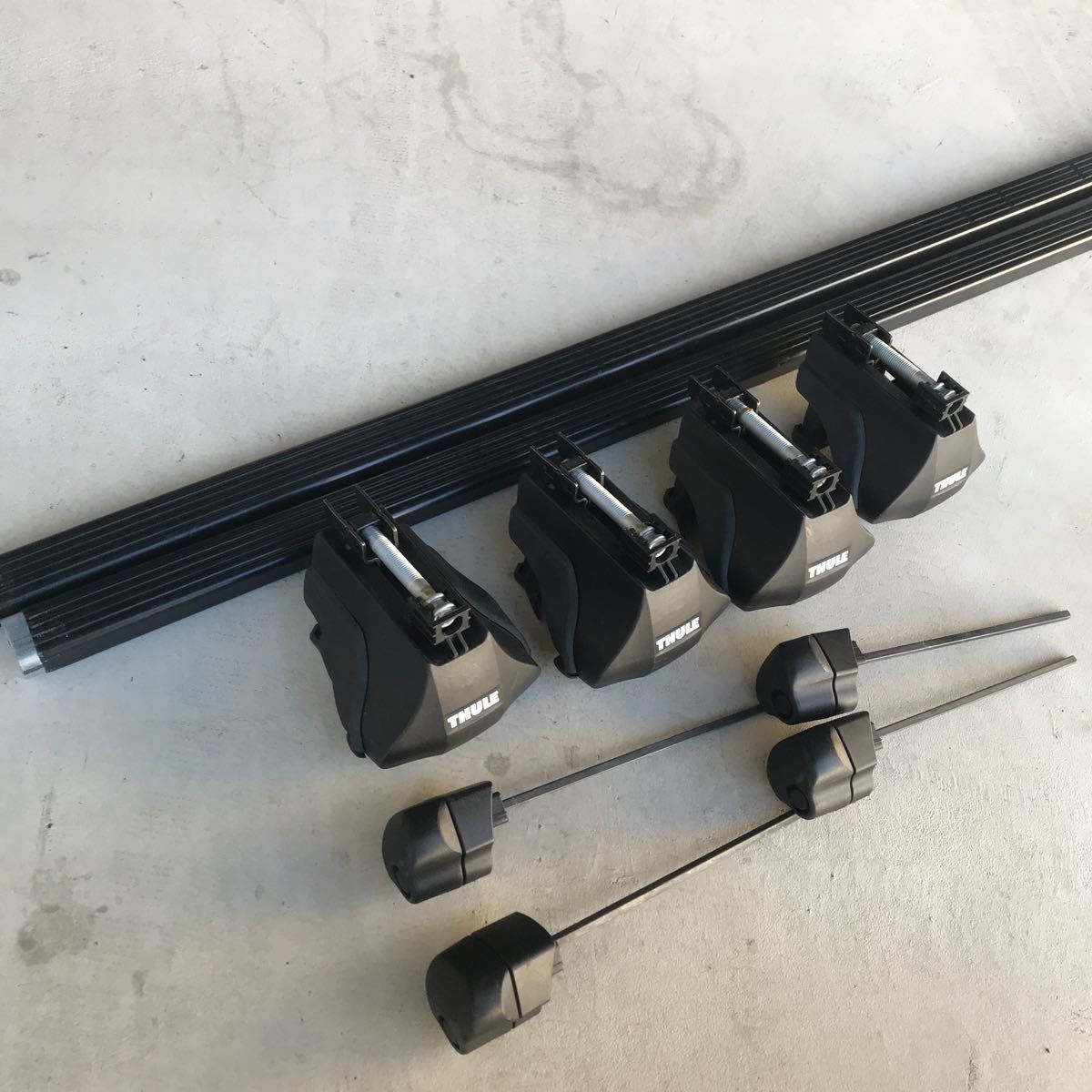 THULE スーリー ルーフバーフットTH755 THULEベースキャリアth755+ 