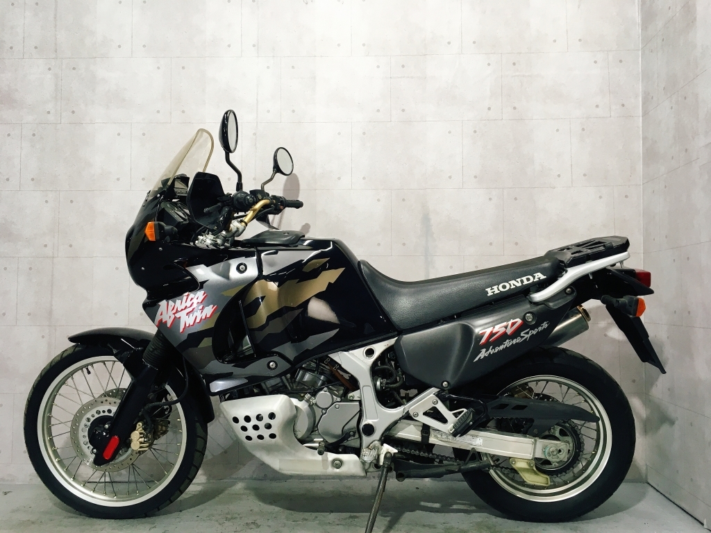 旧アフリカツイン 後期 XRV750 RD07 純正シート 破れ無し 現状 旧アフリカツイン 後期 XRV750 RD07 純正シート 破れ無し 現状