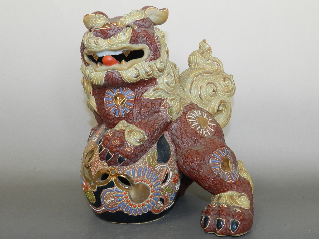 SAK22 九谷焼 玉乗り獅子 狛犬 唐獅子 シーサー 金彩色絵 置物 縁起物