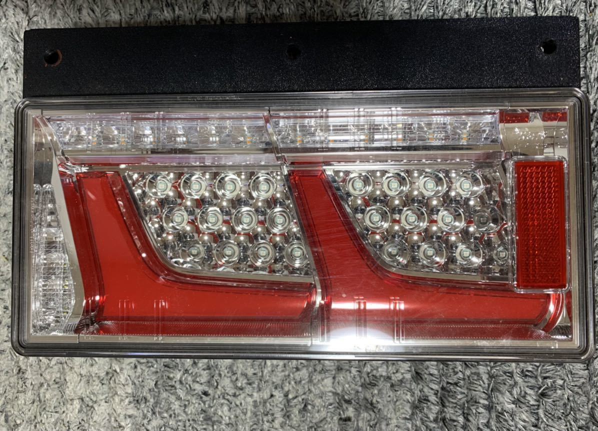 小糸製作所 LEDテールランプ 220-11075 左右セット ノーマルターン