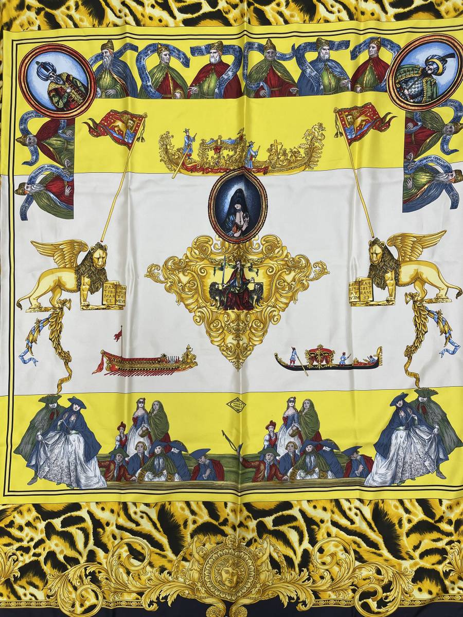【美品】【ヴェルサーチ】GIANNI VERSACE 大判 スカーフ メデューサ 極美品✨GIANNI VERSACE シルク イタリア製 大判スカーフ