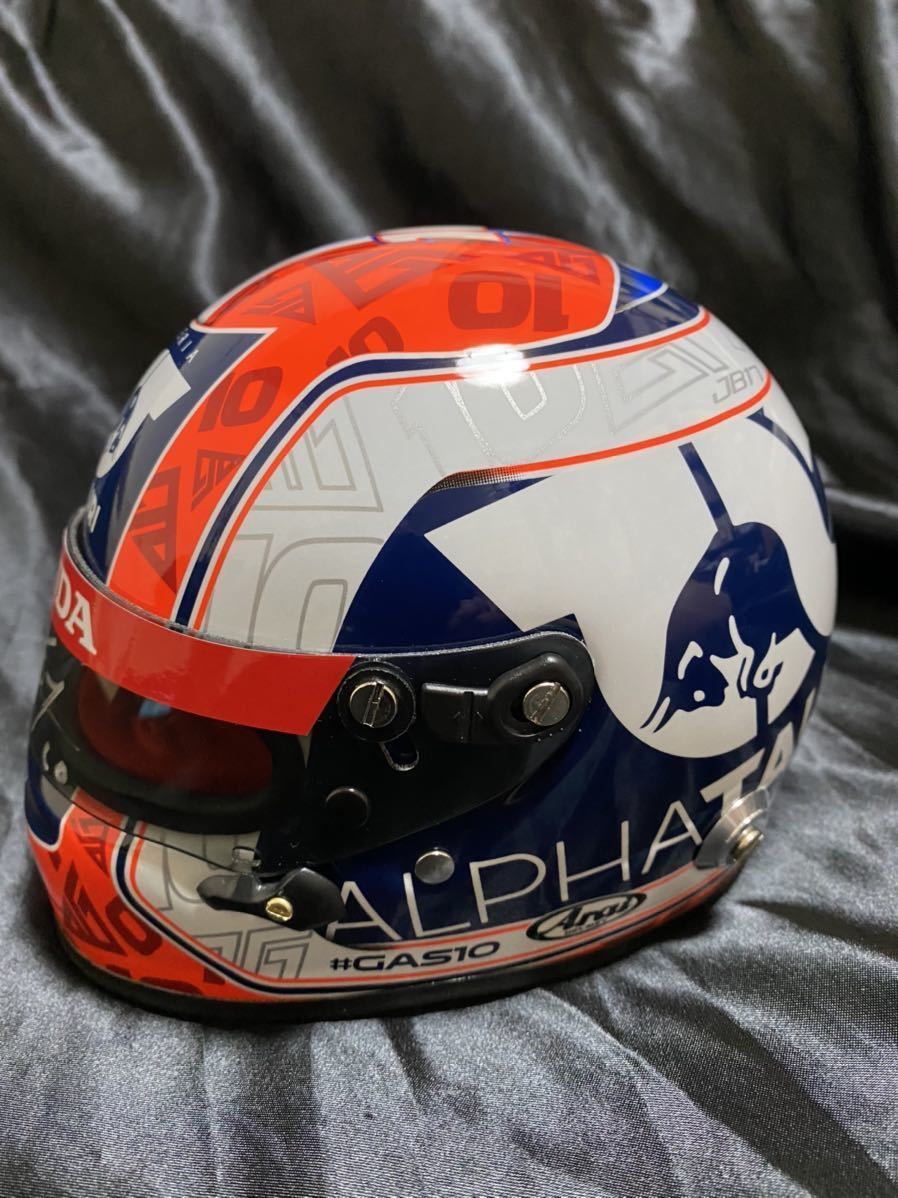 アルファタウリ ホンダF1 ガスリー 1/2 ヘルメット 直筆サイン入り