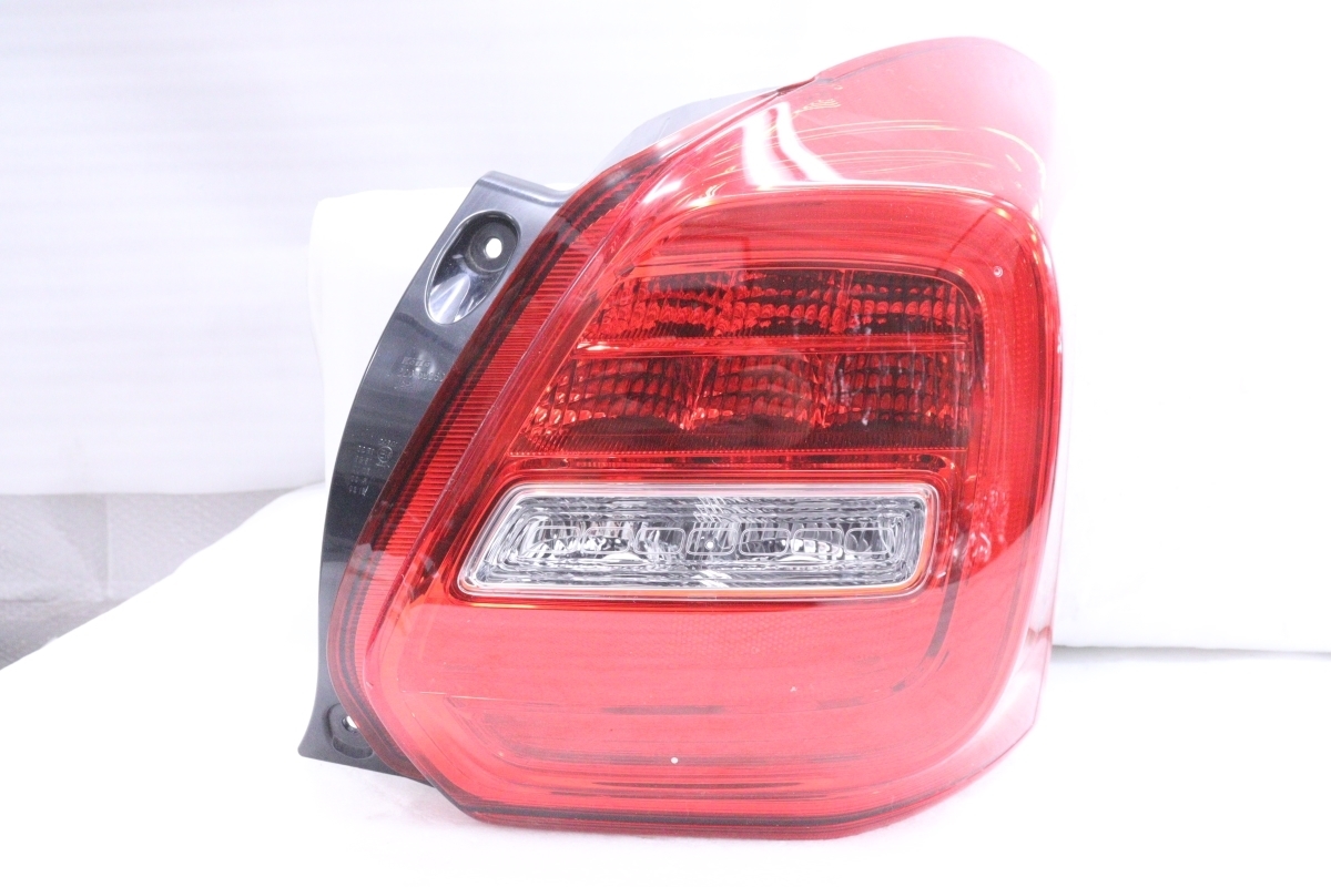 スズキスイフト ZC53S KOITO 220-59360 左テールランプ