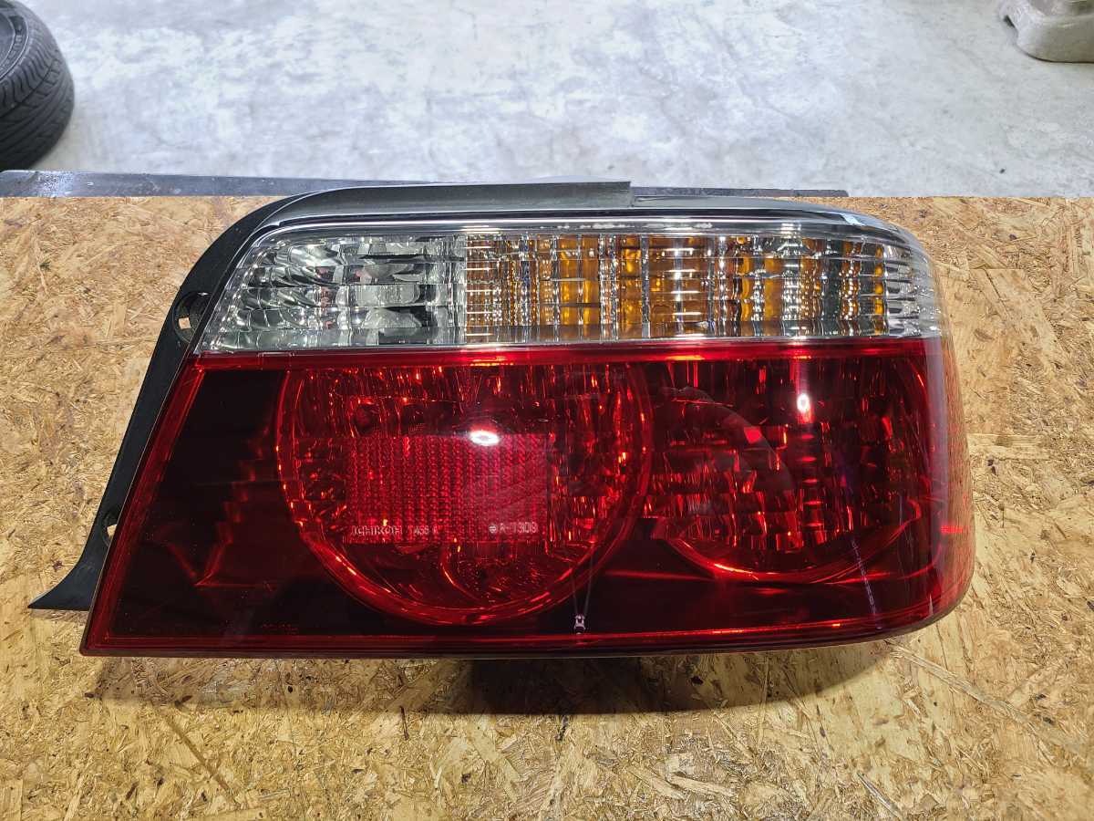 JZX100 チェイサー後期 純正テールランプ左右セット（傷や汚れ