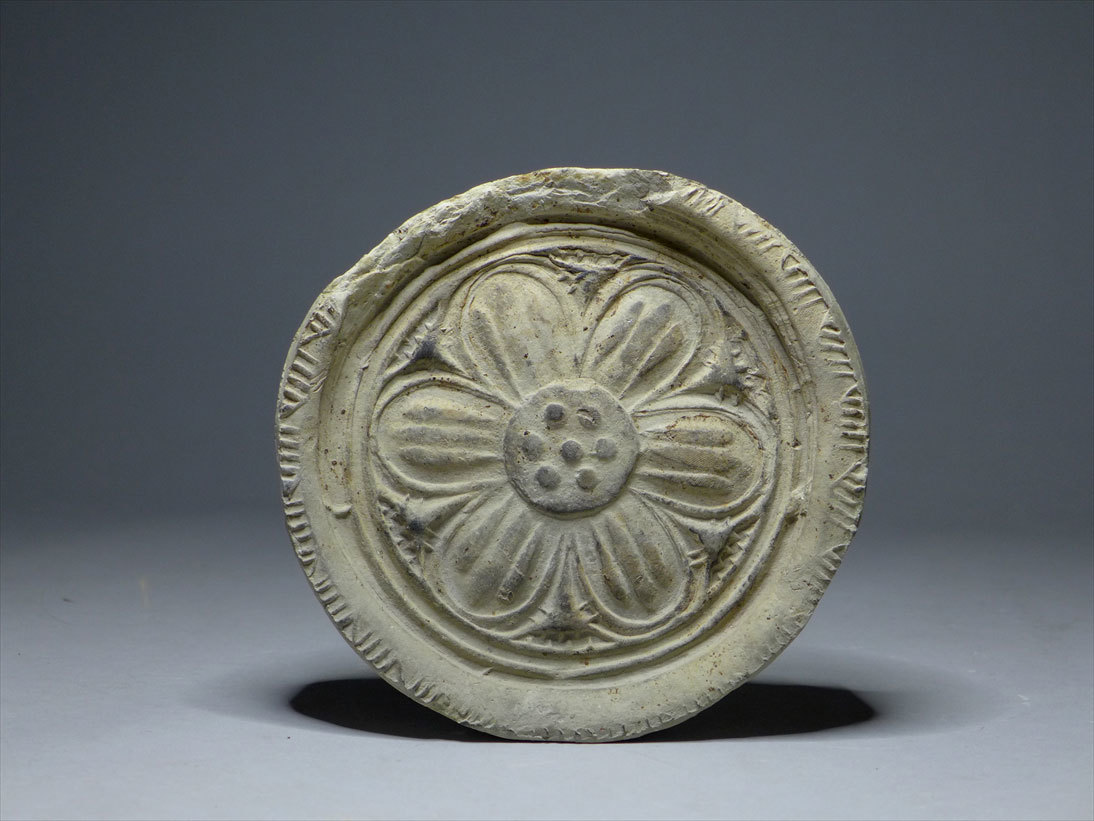 目立った傷や汚れなし】古瓦⑦ 仏教美術 香川県 法勲寺址出土 軒丸瓦