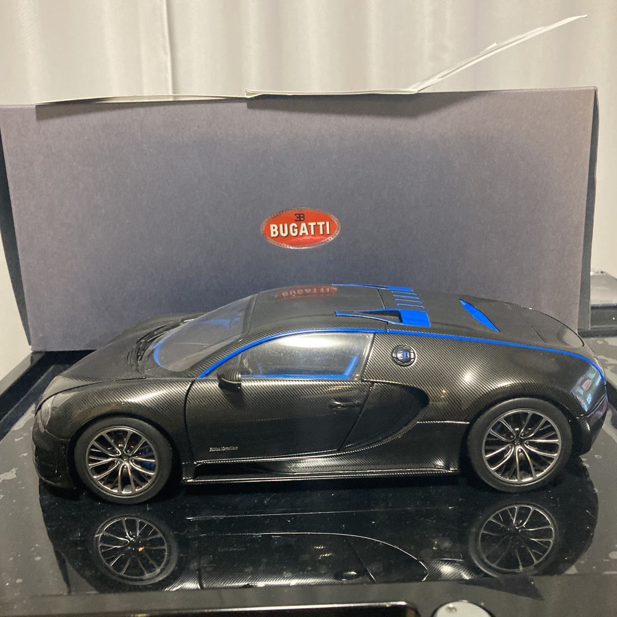 Bugatti Veyron 16.4 Jaune Et Noir – Autoart 1/43 – Occasion
