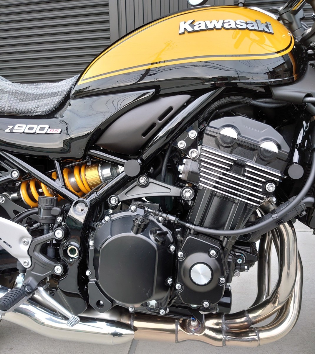 ☆ Kawasaki Z900RS タイヤ ホイール  ガレージ保管 美品  ☆ ☆ Kawasaki Z900RS タイヤ ホイール ガレージ保管 美品