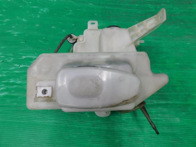 傷や汚れあり】NV350キャラバン LDF-VW2E26 ウォッシャータンク ロング