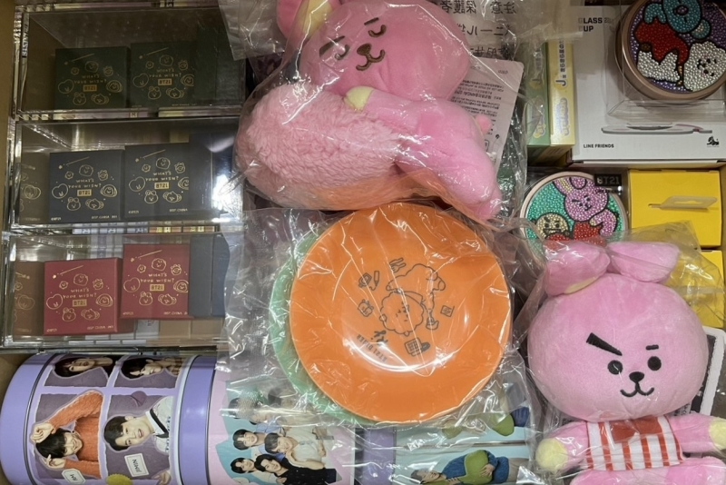 BTS グッズ バーチャル】傷や汚れあり]01wy0634 BTS グッズ 約13kg