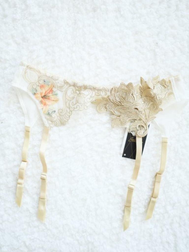 サルート 82G IV ガーターベルト まっくろく イタリア 