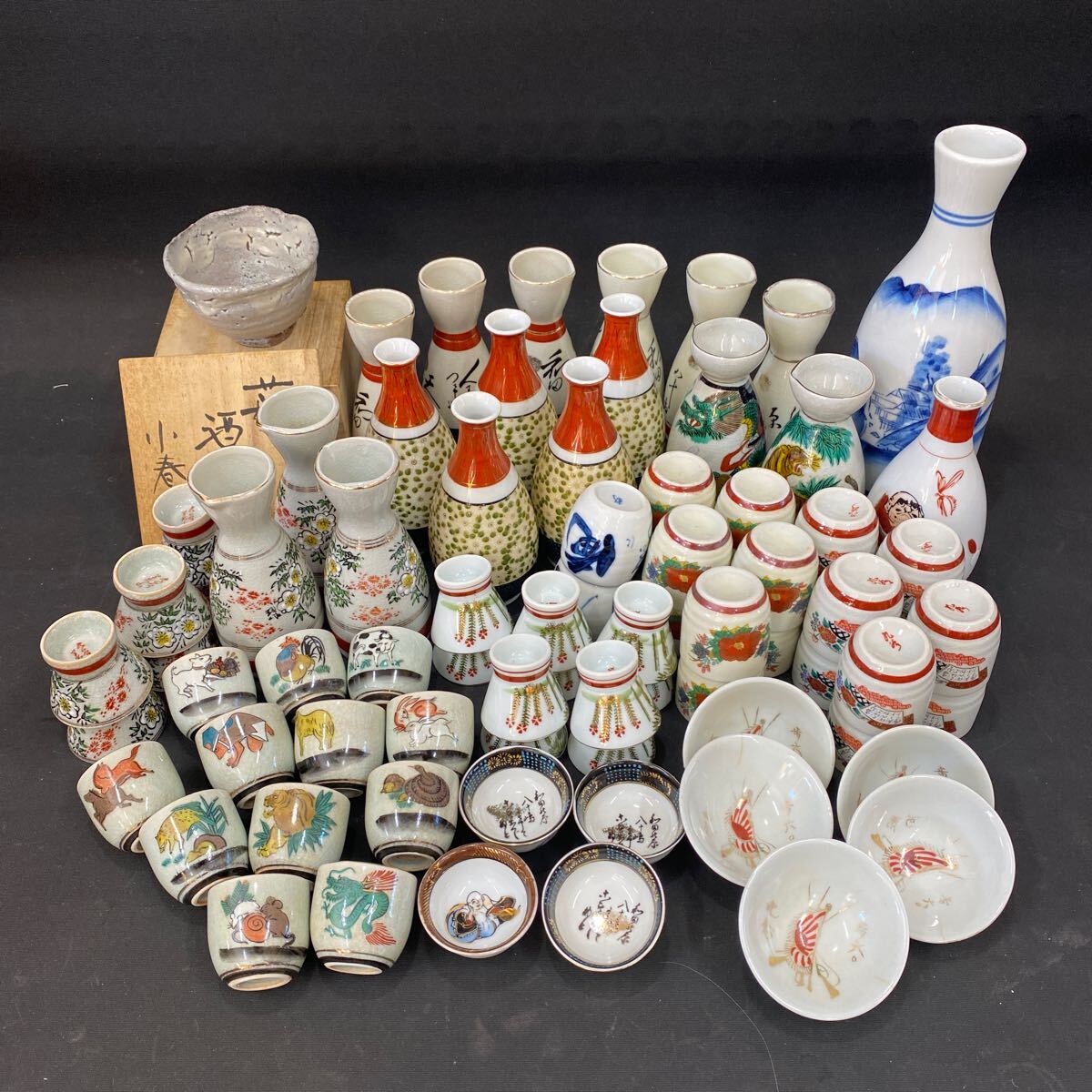 蔵出し九谷焼酒器５点セット(徳利1本、盃４個) 蔵出し九谷焼酒器5点セット(徳利1本、盃4個) 九谷燒 御酒