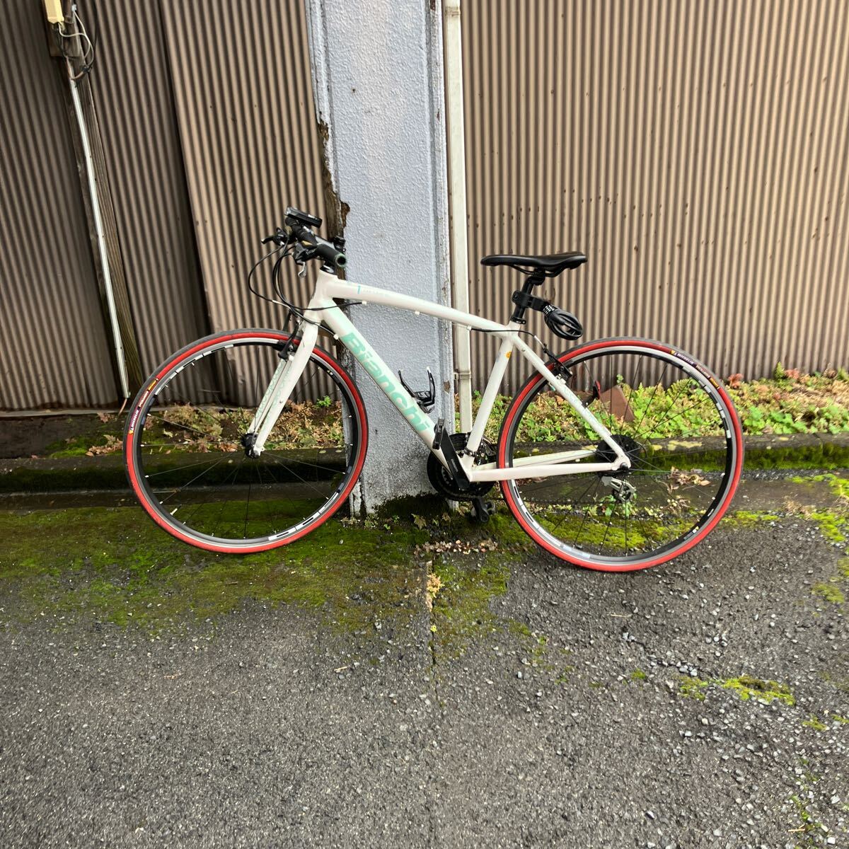 ビアンキcamaleonte 700C アルミ 21速 470mm クロス ビアンキcamaleonte 700C アルミ 21速 470mm クロス