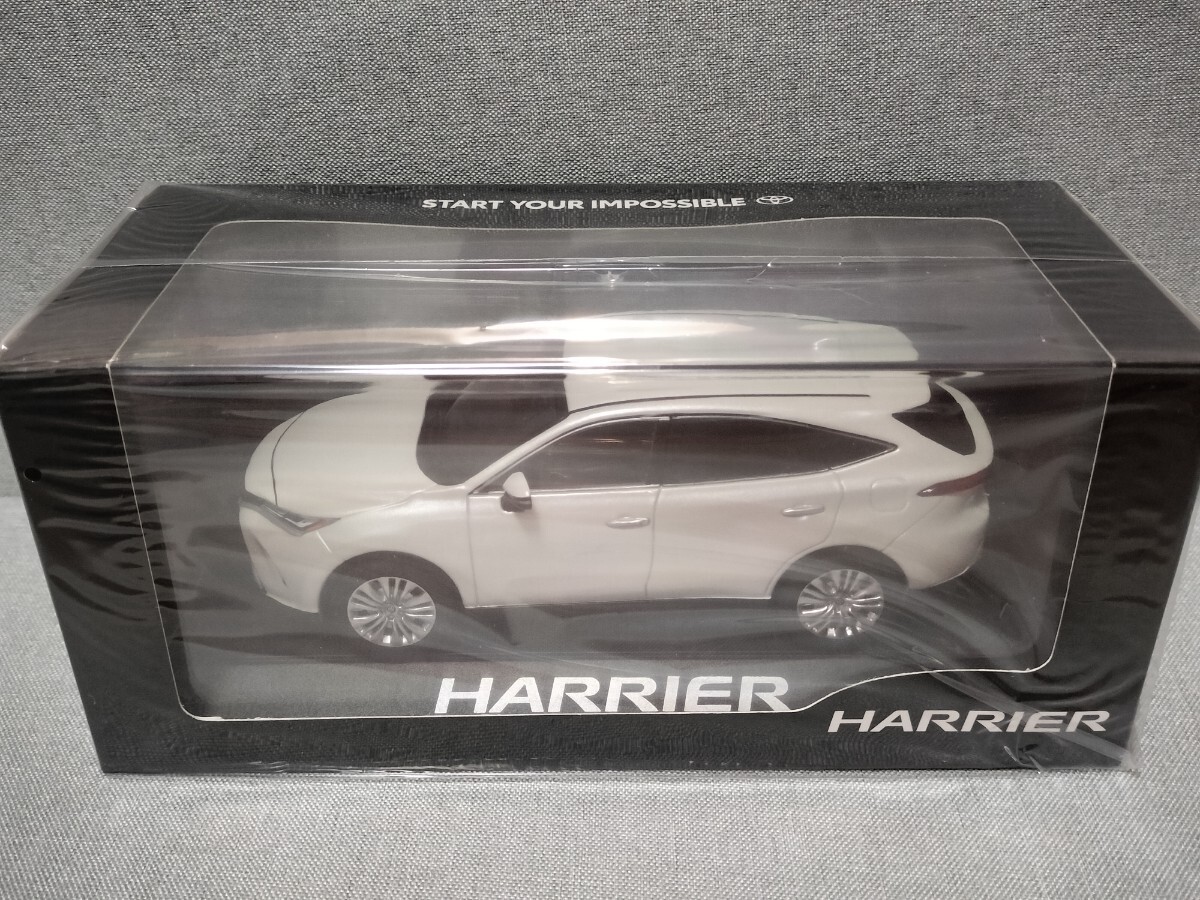 1/30 2代目 ハリアー HARRIER 30 ミニカー　ホワイト トヨタ ハリアー 1/30ミニカー <070>ホワイトパールクリスタル