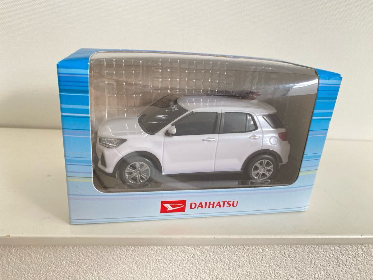 トヨタ ライズ シャイニングホワイトパール プルバックカー ミニカー　1台 トヨタ ライズ シャイニングホワイトパール プルバックカー