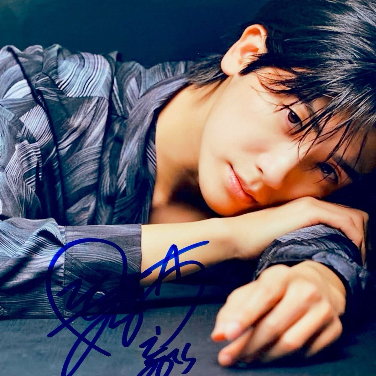 E 2L判 パク・ヒョンシク Park Hyung-sik 韓国の歌手、俳優 直筆 E 2L判 パク・ヒョンシク Park Hyung-sik 韓国の歌手、俳優 直筆