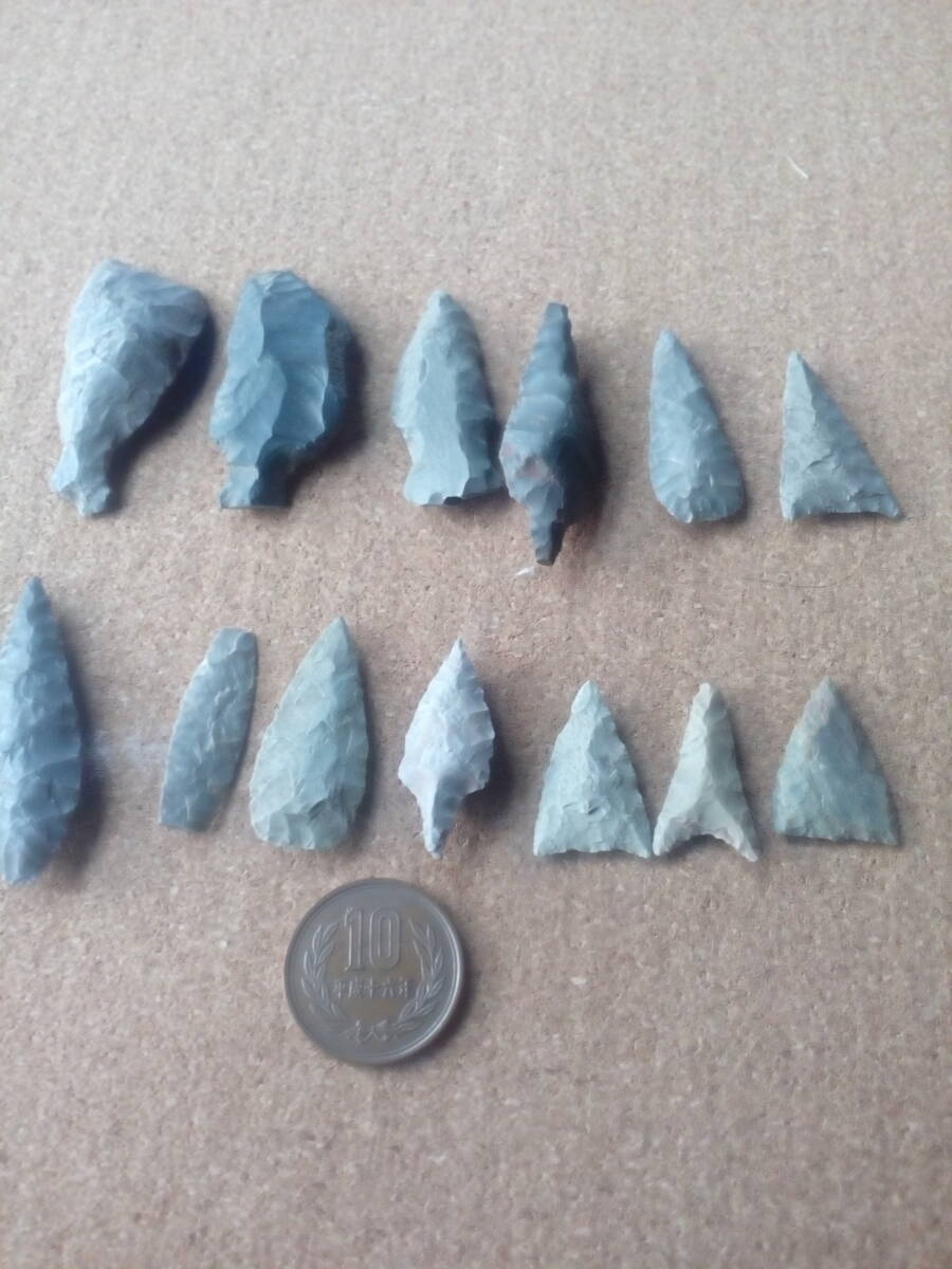 黒曜石製 打製石器 精巧な尖頭器 勾玉 古墳 縄文土器 土偶 貝塚 遺跡 十勝石 北海道 石匙 鏃 黒曜石製 打製石器 非常に精巧な尖頭器 博物館級 勾玉 古墳