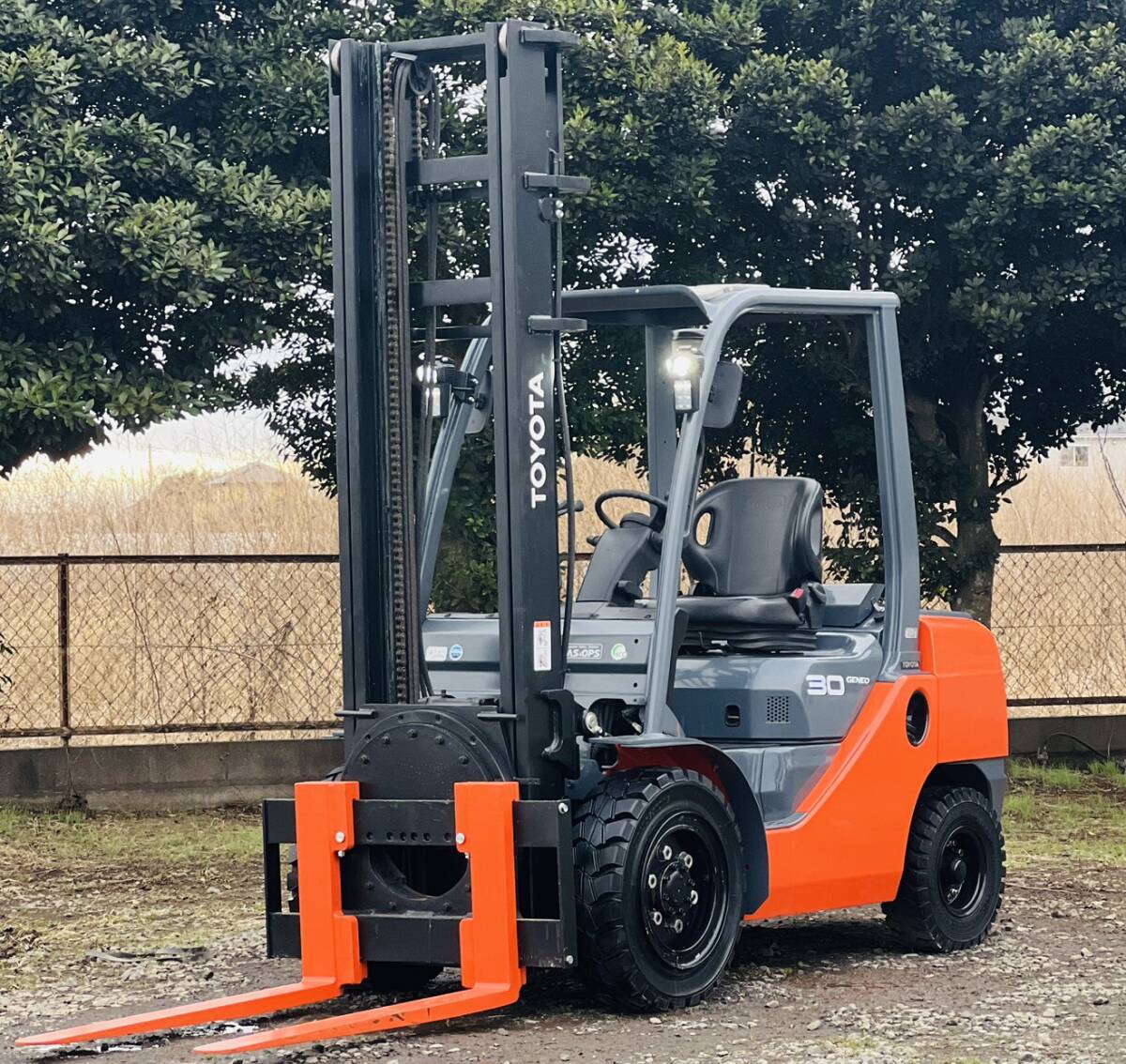 トヨタ|TOYOTA 02-8FD30★フォークリフト★年式2020年★三本レバー★回転フォーク★ディーゼル★オートマ★約1548時間★現状動画★全国配送の1番目の画像