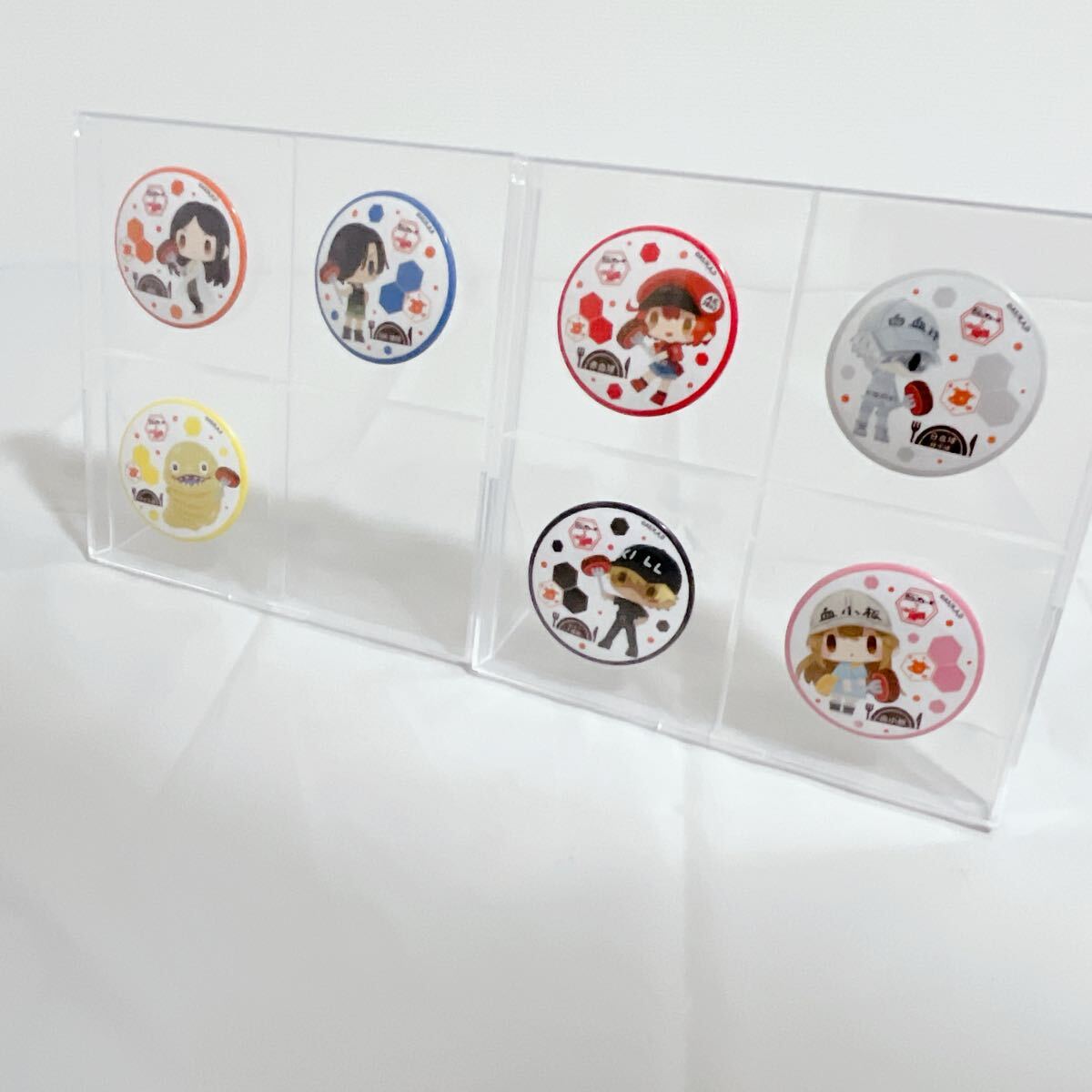 【はたらく細胞】白血球＆赤血球 缶バッジセット Amazon | はたらく細胞 缶バッジセット 白血球(好中球)だらけ