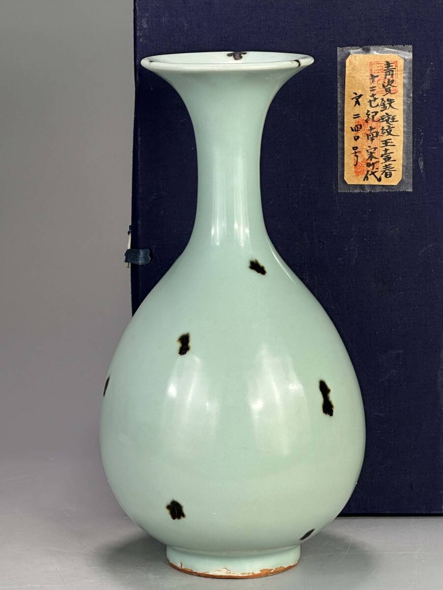 千394】七官青磁の瓶 明時代頃 陰刻 龍泉窯 花瓶 花器 壺の落札情報