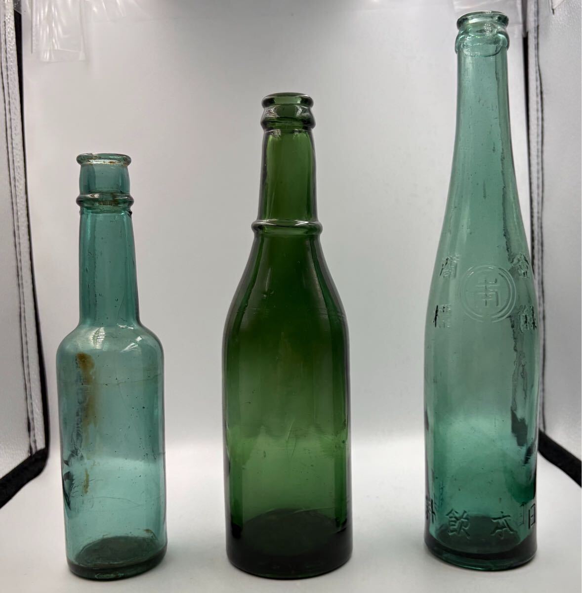 中古】昭和レトロ ラムネ瓶 空瓶 気泡多数 和ガラス 硝子 色硝子