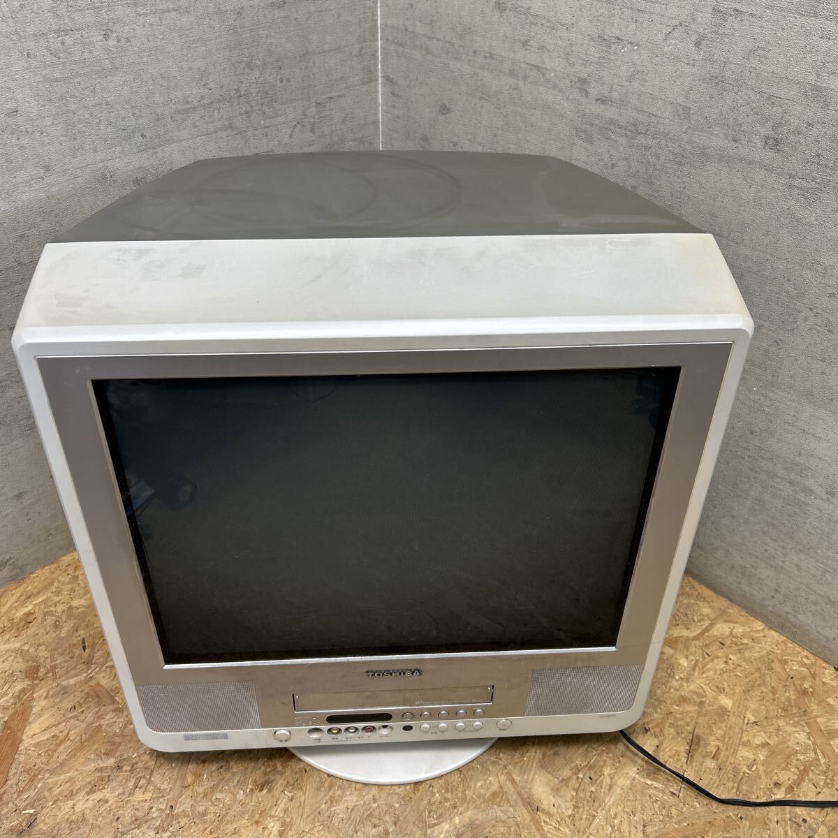 中古】東芝 TOSHIBA 15VS17 [15型 ブラウン管テレビ] テレビデオの落札