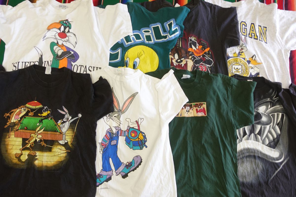 ルーニーテューンズ トゥイーティー シルベスター Tシャツ 総柄 古着の 