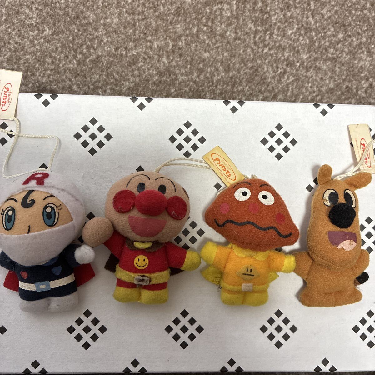 アンパンマン号 お菓子BOX 指人形 くっつくんですセットの落札情報詳細