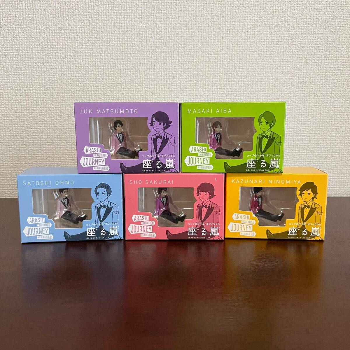 コップのフチ子嵐 嵐を旅する展覧会 座る嵐 コップのフチ