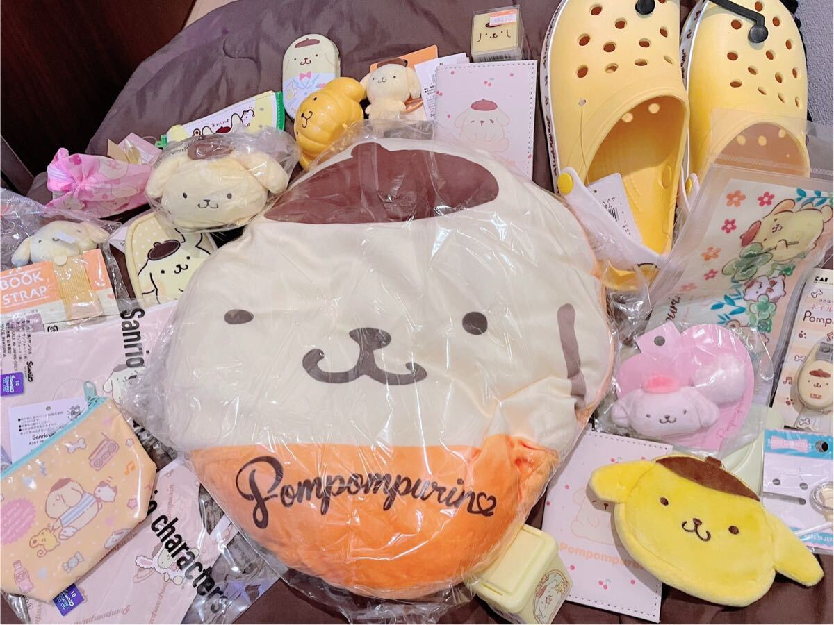 新品】ポムポムプリン カフェ限定 ぬいぐるみ キーホルダー 王冠