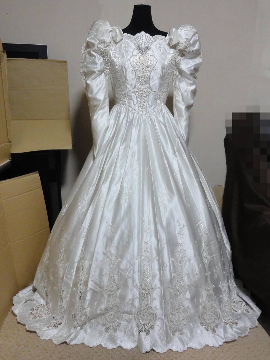 必見！(゜O゜) 華やかなデザインの ウェディングドレス♡ 9号
