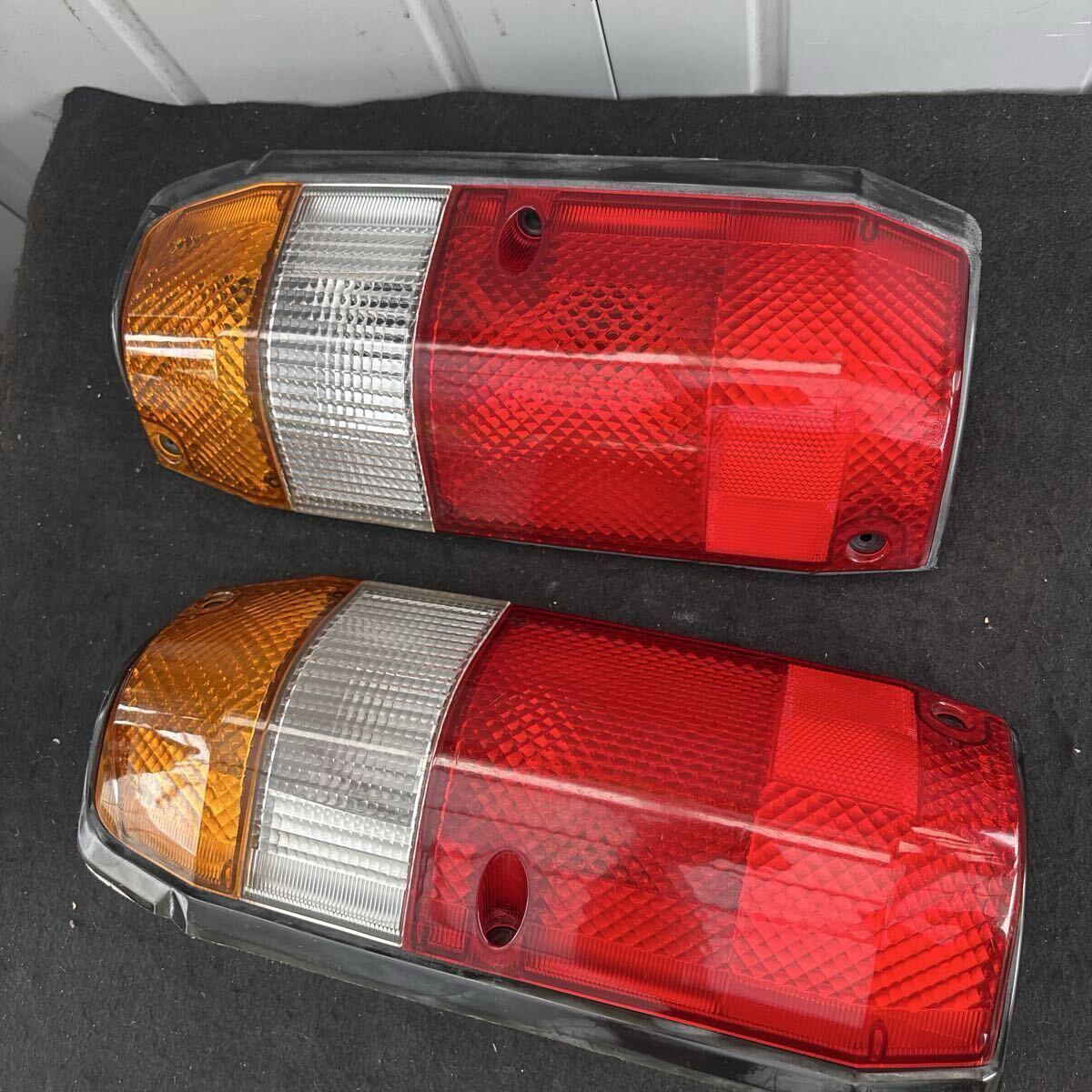 中古】トヨタ純正 ランドクルーザー プラド 70 GRJ76 復刻車 右テール 中古】トヨタ純正 ランドクルーザー プラド 70 GRJ76 復刻車 右テール
