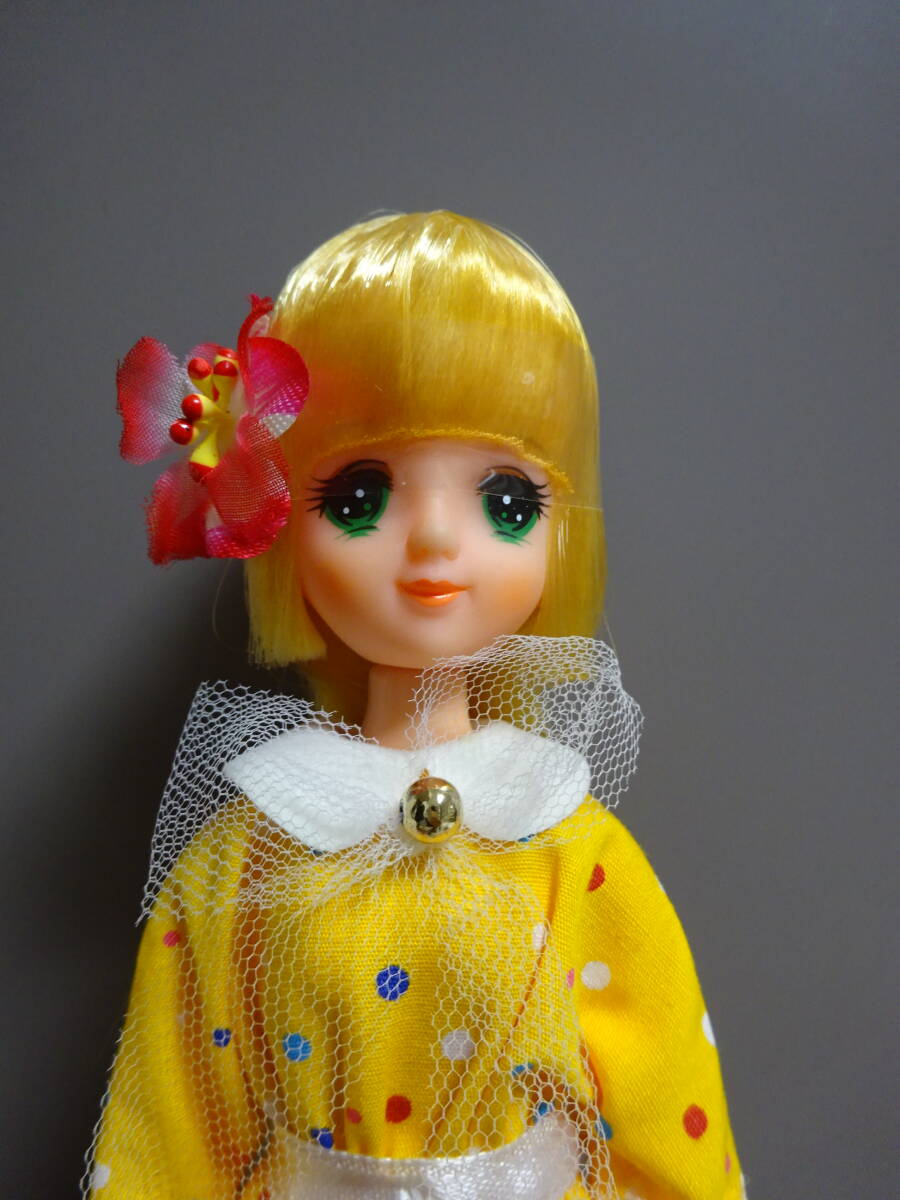 タカラ 2代目リカちゃん 中期 かわいいリカちゃん(黄色箱) 稀少品 タカラ かわいいリカちゃん(2代目リカちゃん) 箱・マグネット