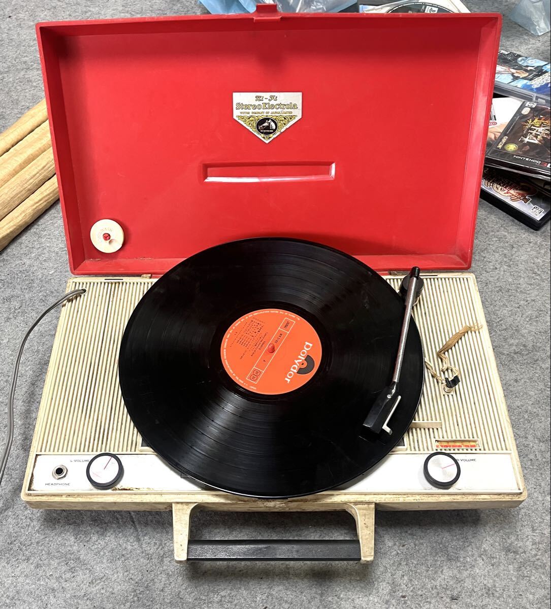 ☆ VICTOR ビクター 真空管式 ポータブル レコードプレーヤー SPE-8100