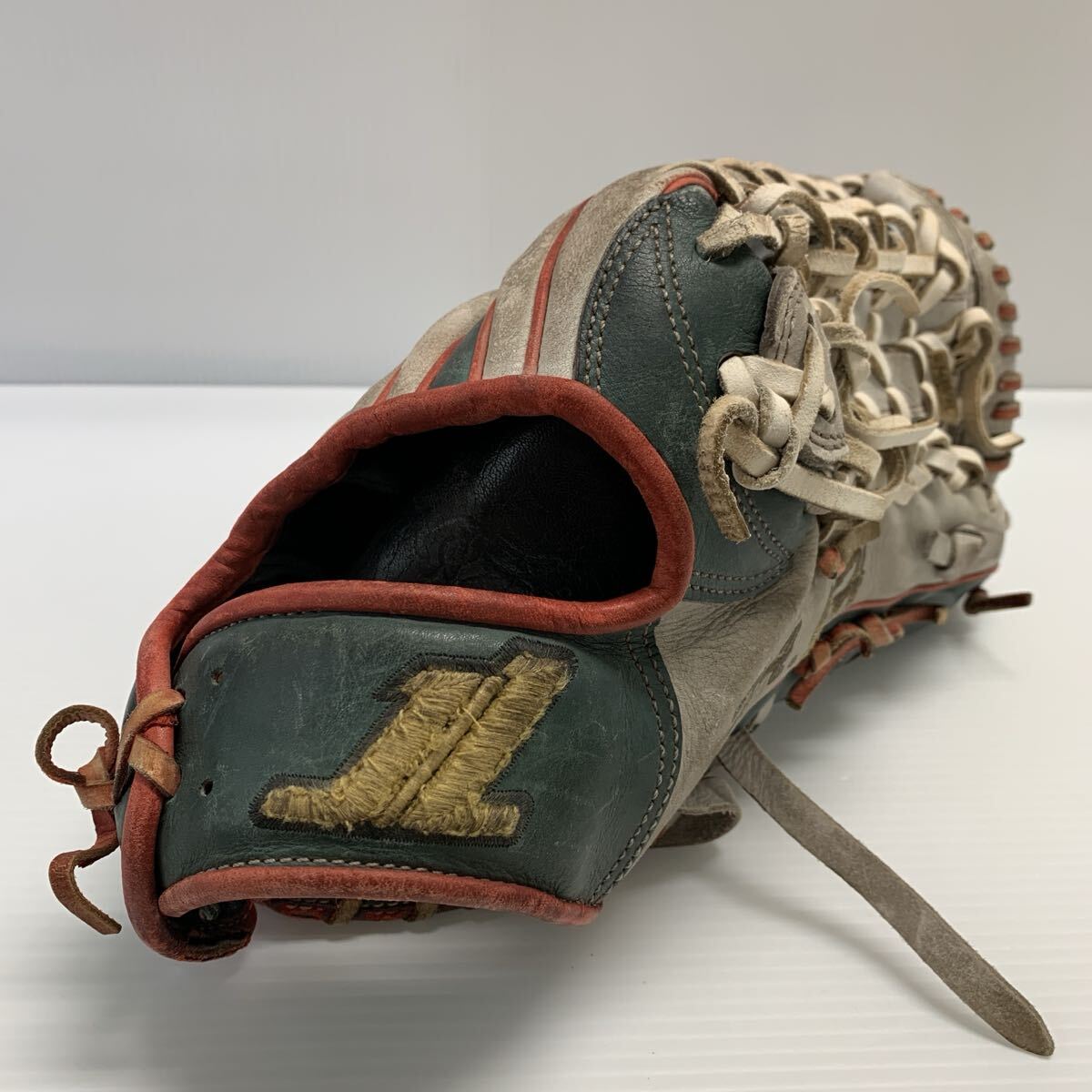 中古】東京ヤクルトスワローズ 岩村明憲 直筆サイン入り実使用グローブ