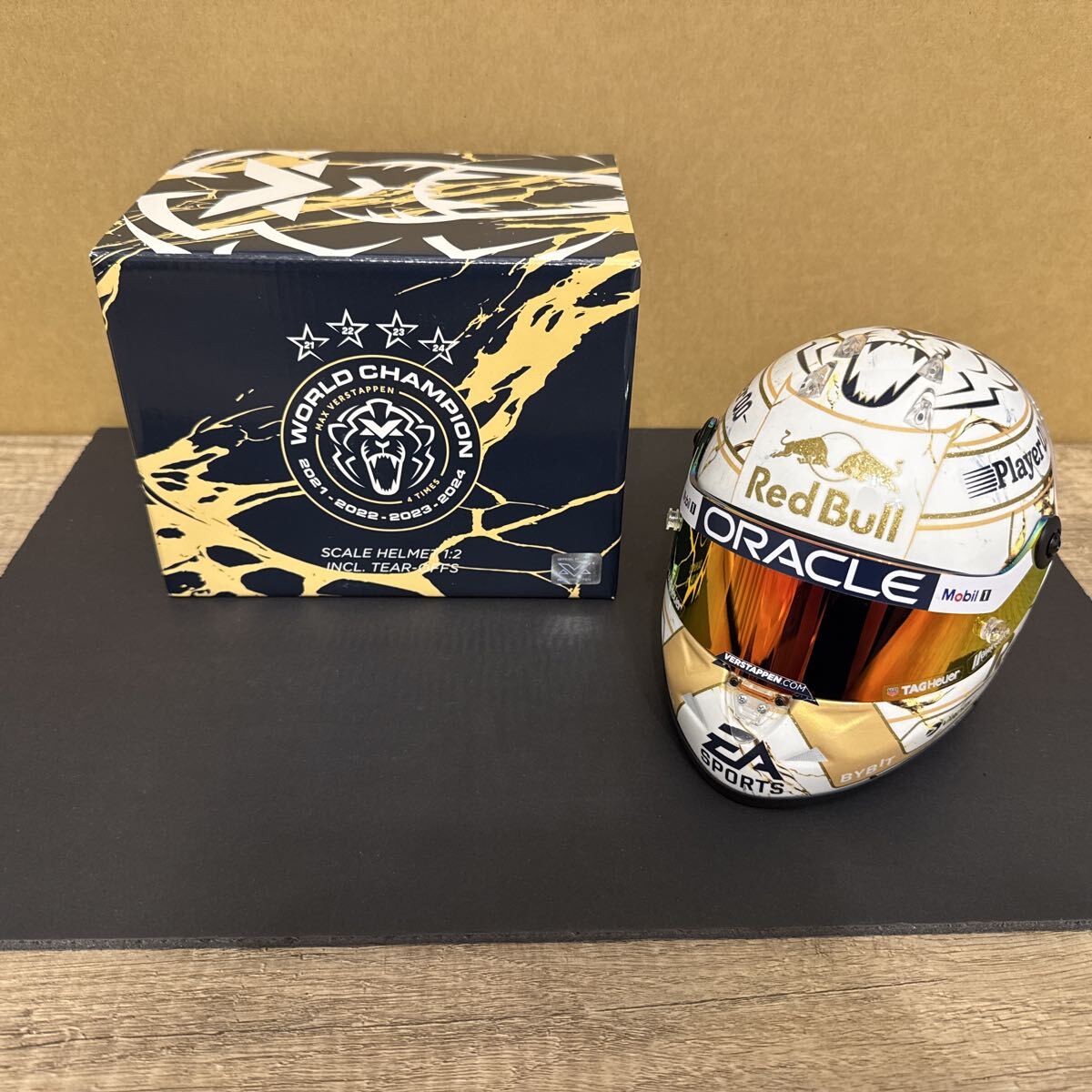 2019年モデル マックス・フェルスタッペン サイン入り 1/2 ヘルメット