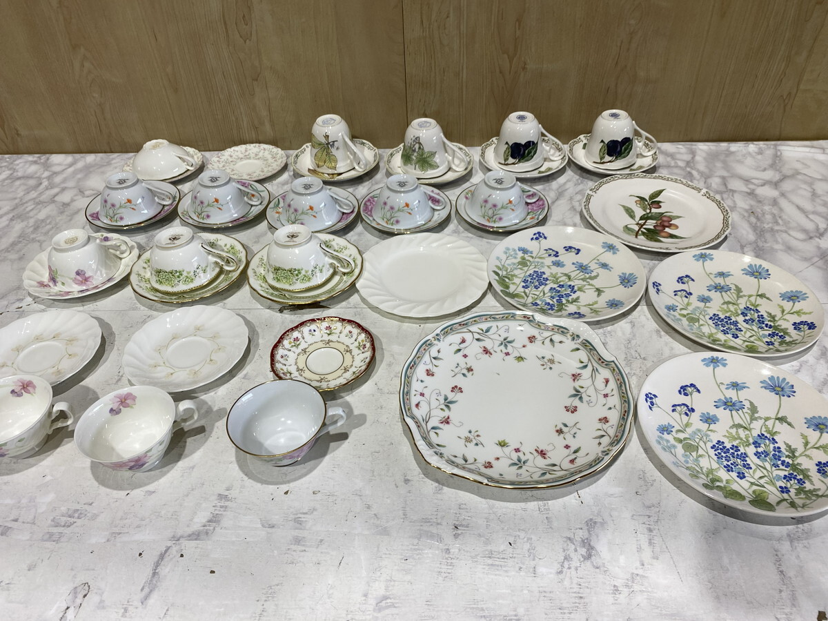 ☆NORITAKE/磁器人形【ノリタケ スタジオコレクション フィギュリン