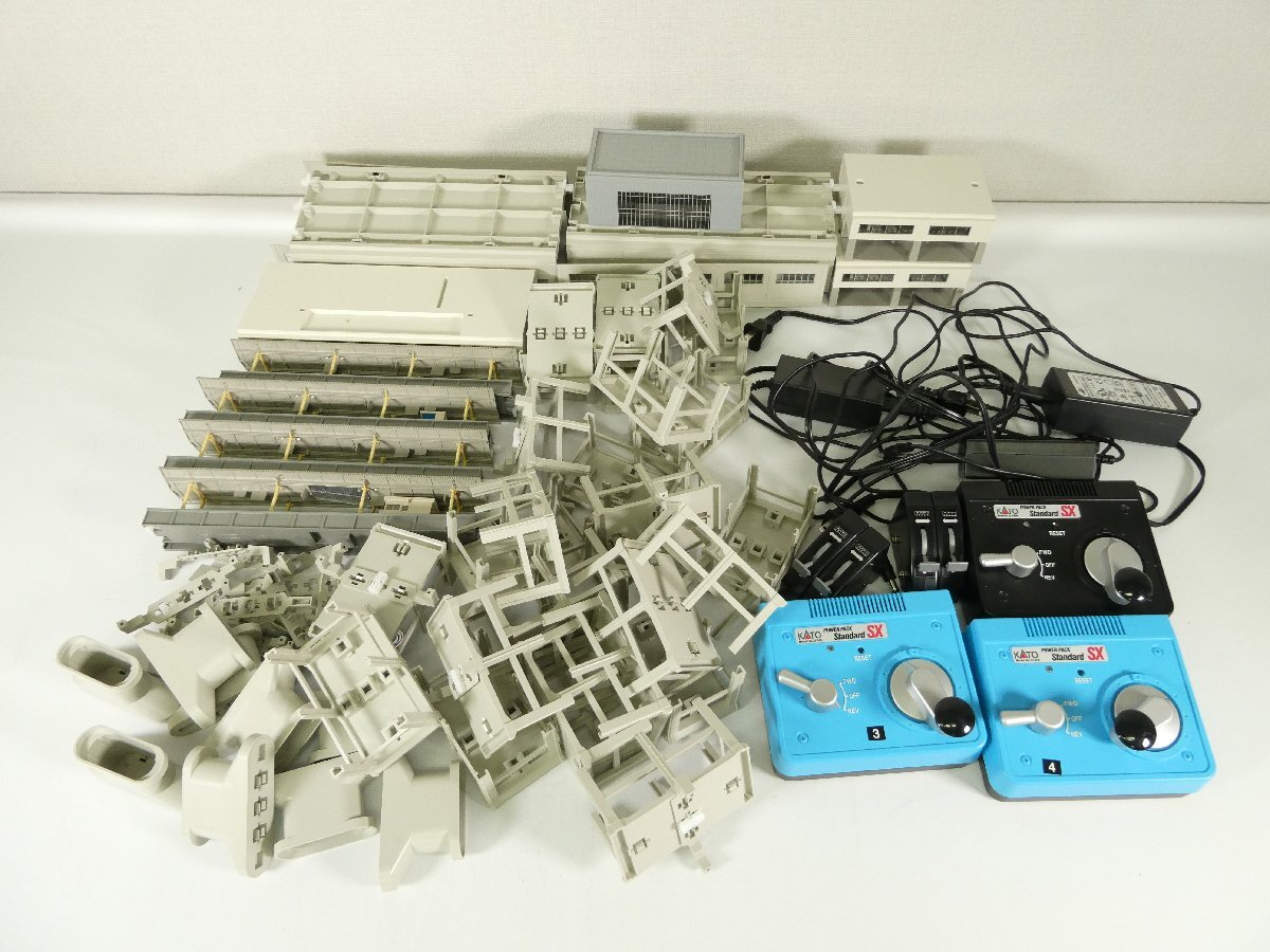 Nゲージ　ジャンクセット　パワーパック　線路　ストラクチャー 中古】線路類セット（複線プレート、線路、ストラクチャー、パワー