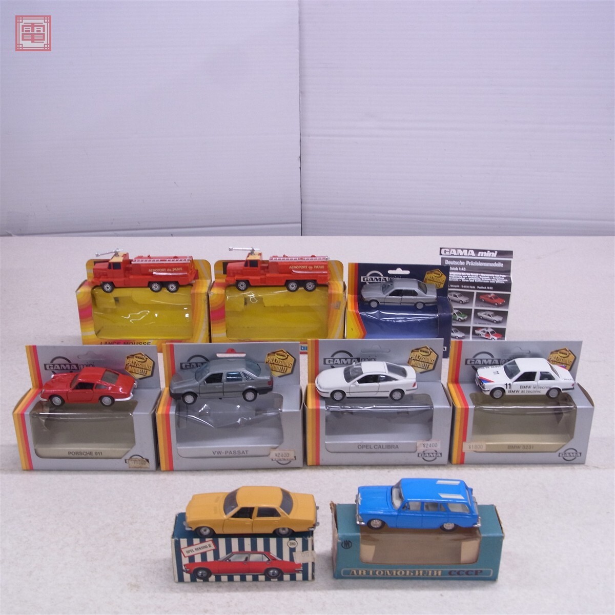 古い旧ソ連製ミニカー1/43モスクビッチ412型セダン・ソビエト交通警察