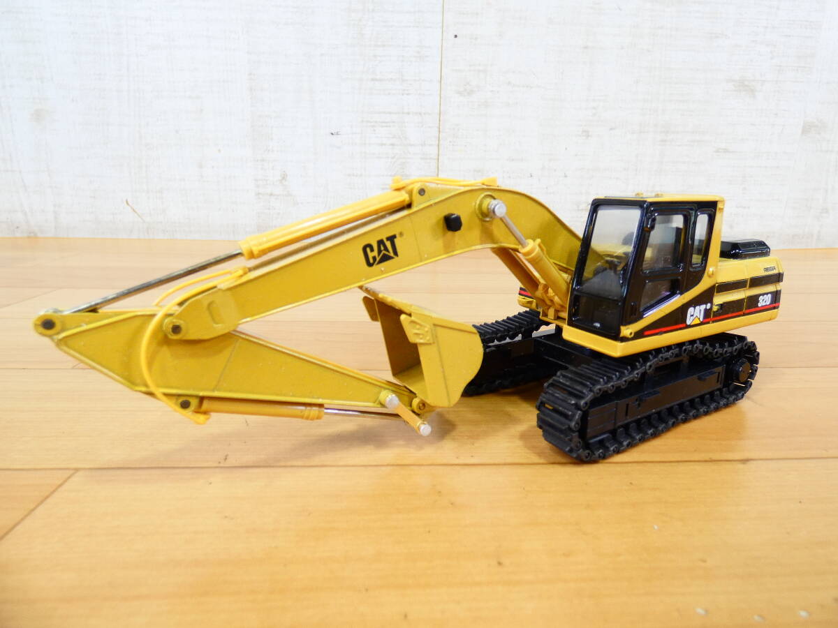 □93：新キャタピラー三菱 CAT E200B 油圧ショベル 箱付 ミニカー