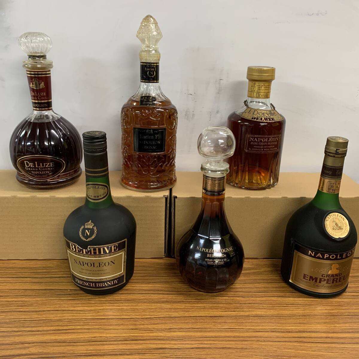 NAPOLEON BEEHIVE EXTRA ブランデー　陶器ボトル　未開栓 ☆NAPOLEON EXTRA BEEHIVE ナポレオン エクストラ ビーハイブ