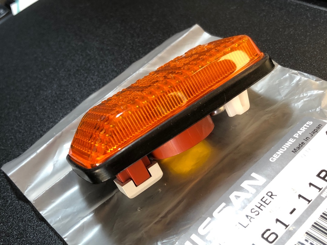 希少・未使用★日産純正 Z31北米輸出仕様用　フロントサイドマーカーレンズ　左右 新品】Z31 フェアレディーZ フロントサイドマーカー(ウインカー)の